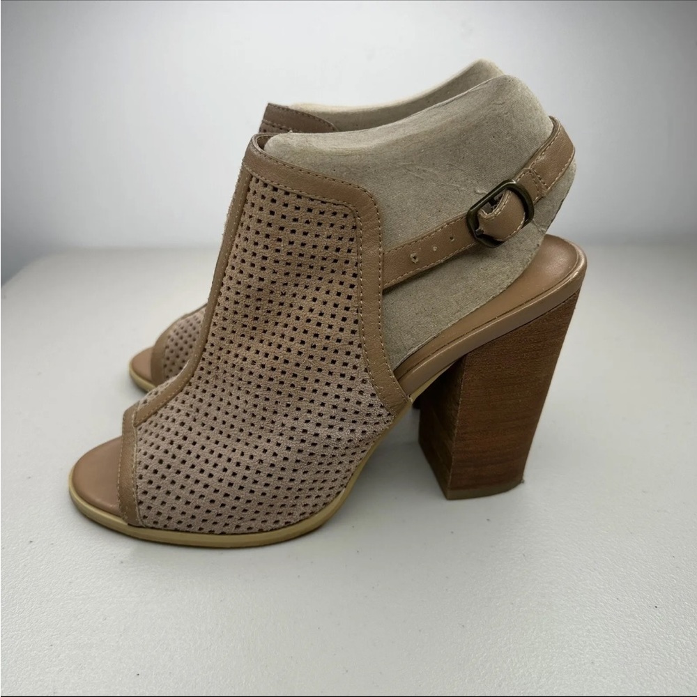 Kelsi Dagger Goya Peep Toe Slingback Heels 9.5 Tan Perforated Block Heel